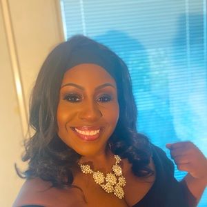 Meet your Posher, Denise